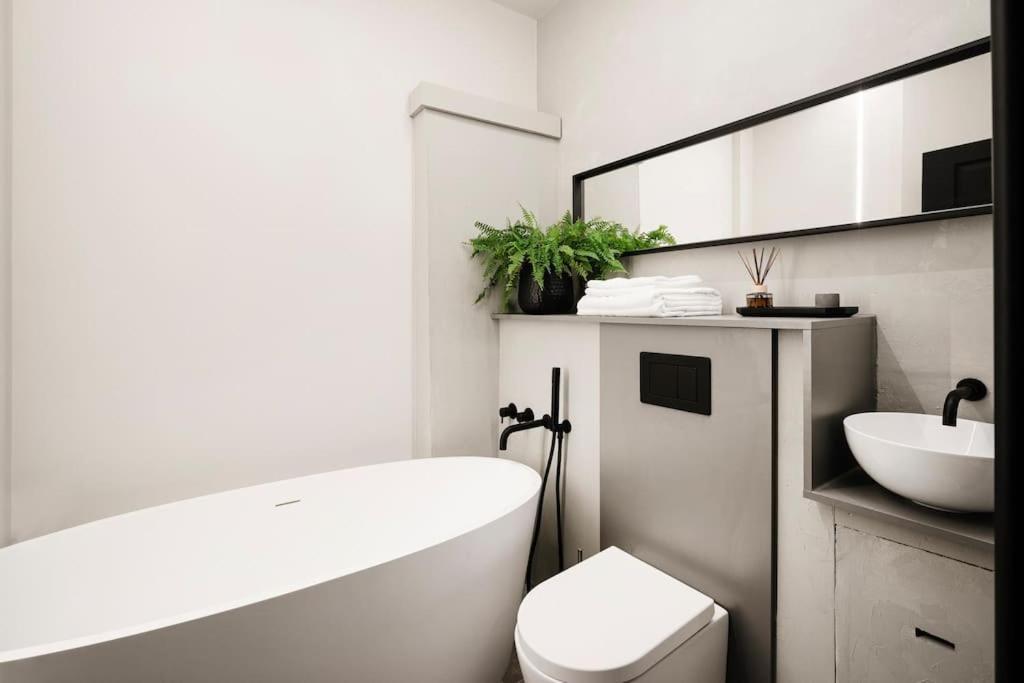 High End Free Parking Wifi Balcony Ensuite Челтнъм Екстериор снимка
