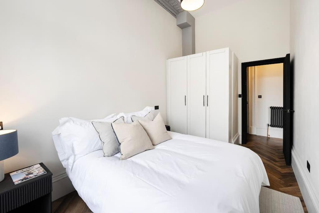 High End Free Parking Wifi Balcony Ensuite Челтнъм Екстериор снимка