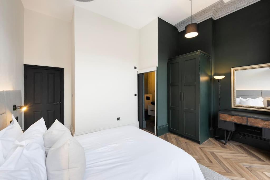 High End Free Parking Wifi Balcony Ensuite Челтнъм Екстериор снимка